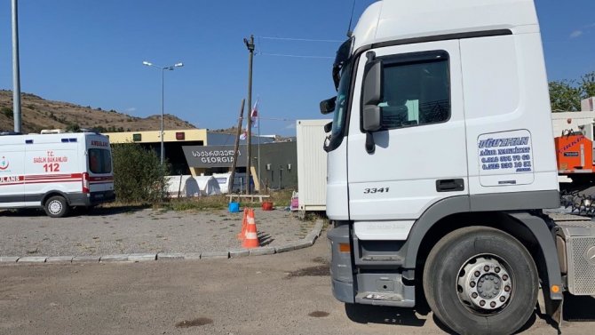 Gürcistan sınırından güvenlik gerekçesiyle Türk tırlarının geçişine izin verilmiyor