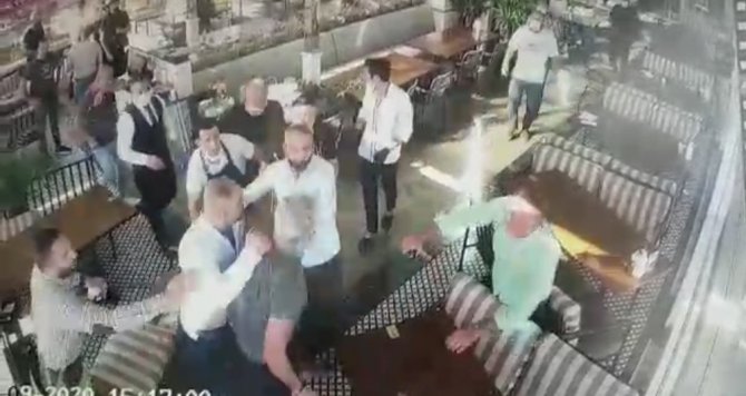 İş adamları restoranı birbirine kattı