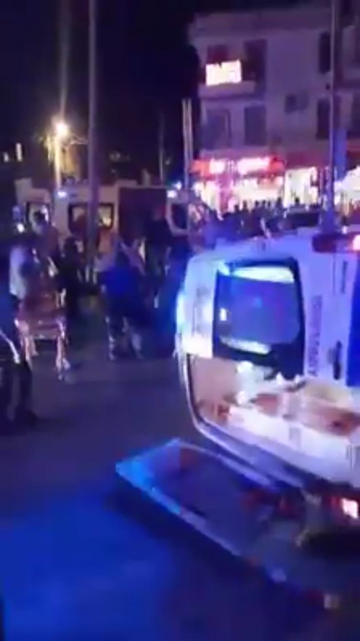 Yaralı taşıyan ambulans kamyonla çarpıstı: 6 yaralı 