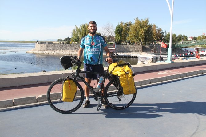 Bisikletiyle Tayland'dan yola çıktı, Beyşehir'de mola verdi