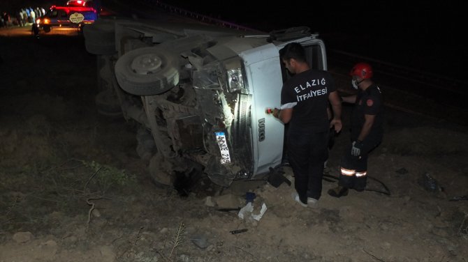 Elazığ'da trafik kazasında yaralananlara yardıma giden itfaiye aracı kaza yaptı