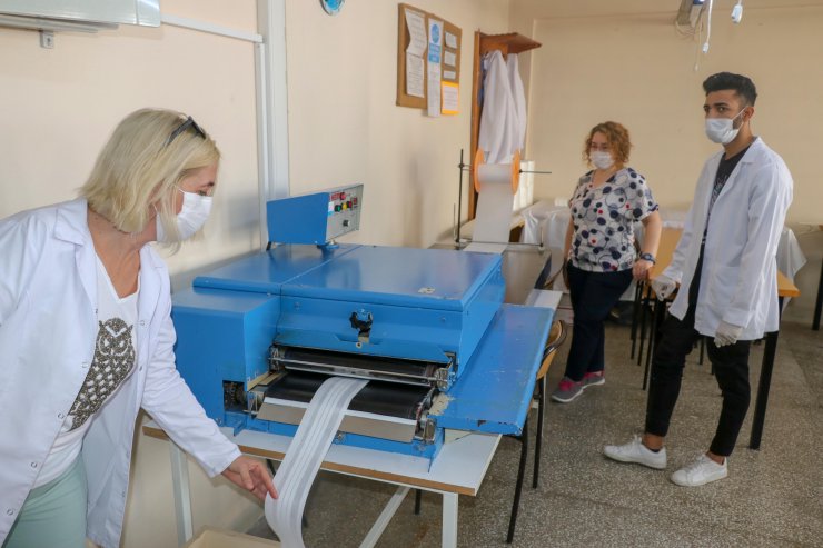 Meslek lisesinde yüz yüze atölye eğitimi, maske üretimiyle başladı