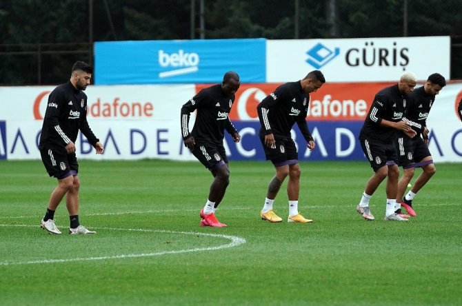 Beşiktaş hazırlıklara kaldığı yerden devam etti
