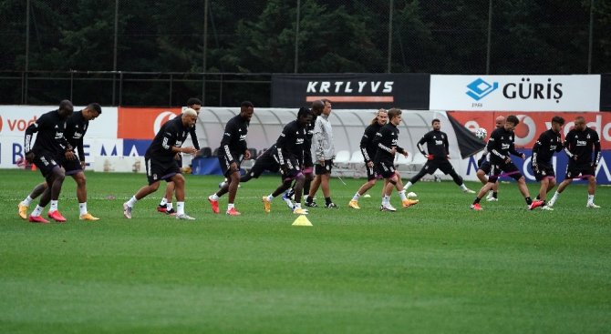 Beşiktaş hazırlıklara kaldığı yerden devam etti
