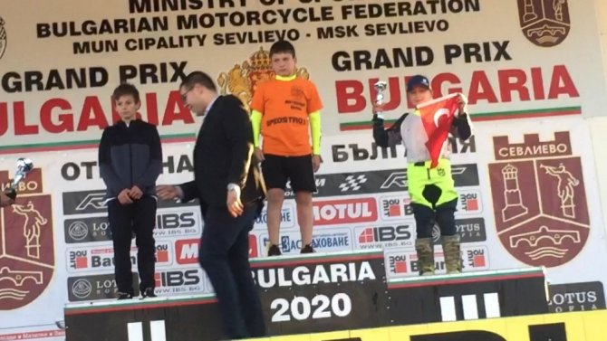 Eyüpsultan’ın Genç Şampiyonu, Türkiye’ye kupayla döndü