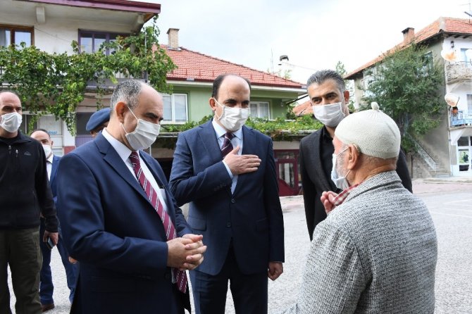 Vali Özkan ve Başkan Altay Derebucak’ta vatandaşlarla buluştu