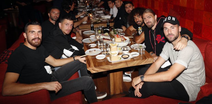 Fenerbahçeli futbolcular, Trabzonspor maçı öncesinde moral yemeği yedi