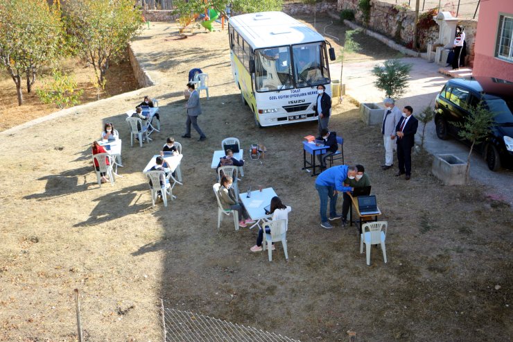 Tokat'ta, EBA mobil destek aracı köy yollarında