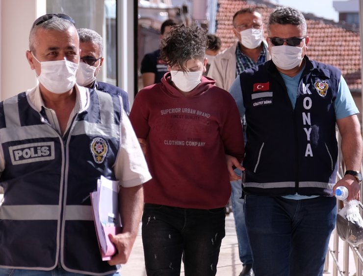 Konya'da otostop yapan katil, sivil polis aracına binerek yakayı ele verdi!