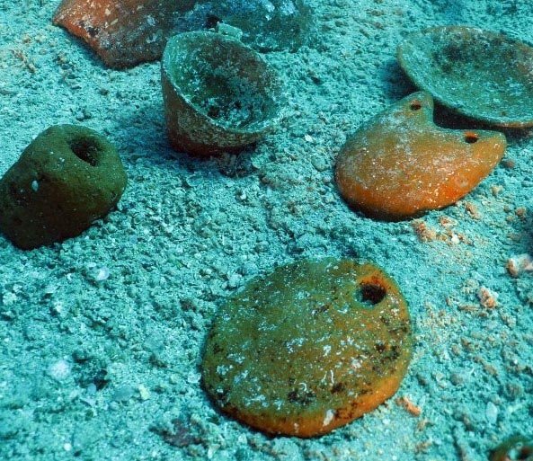 Bilim insanları, deniz dibinde yaklaşık 4 bin yıllık eserlere ulaştı