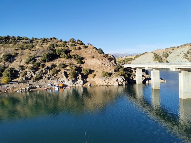 Gülistan'ı arama çalışmaları 17 kilometrelik baraj gölünde devam ediyor
