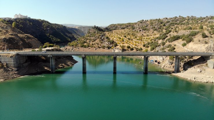 Gülistan'ı arama çalışmaları 17 kilometrelik baraj gölünde devam ediyor