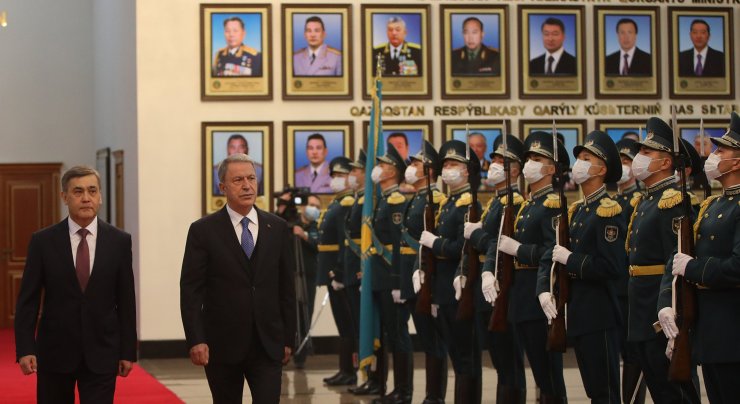 Milli Savunma Bakanı Akar, Kazakistan'da