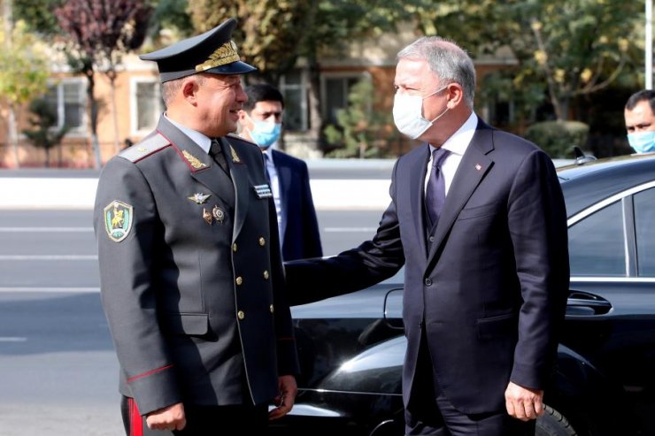Milli Savunma Bakanı Akar, Özbekistan'da