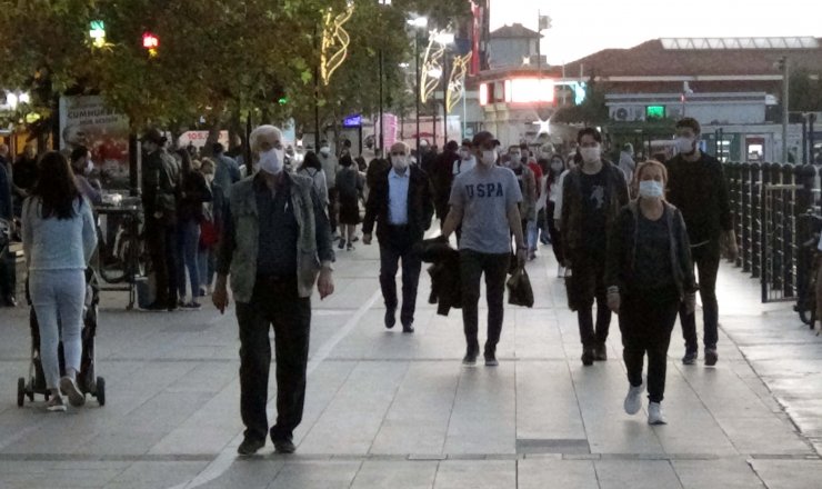 Prof. Dr. Alper Şener'den, çift kat maske önerisi