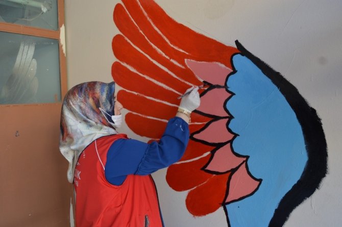 Bitlis’te gönülden dokunuşlarla okullar artık rengarenk