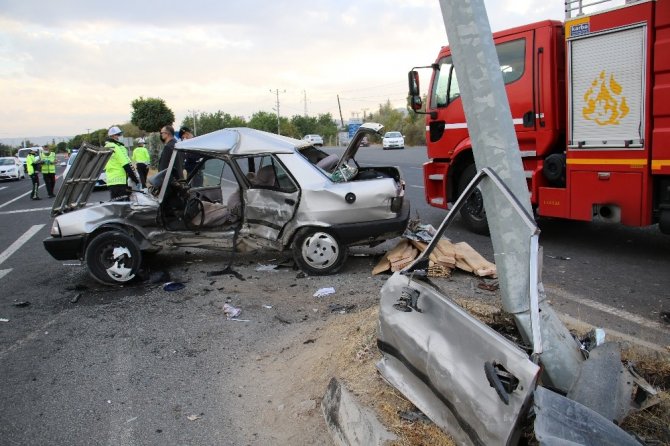 Elazığ’da otomobiller çarpıştı: 1 ölü, 2 yaralı