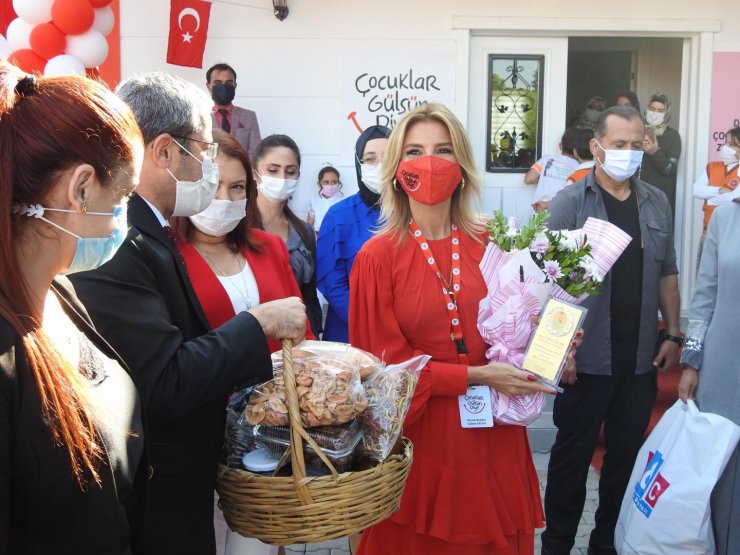 Gülben Ergen Denizli'de anaokulu açılışı yaptı