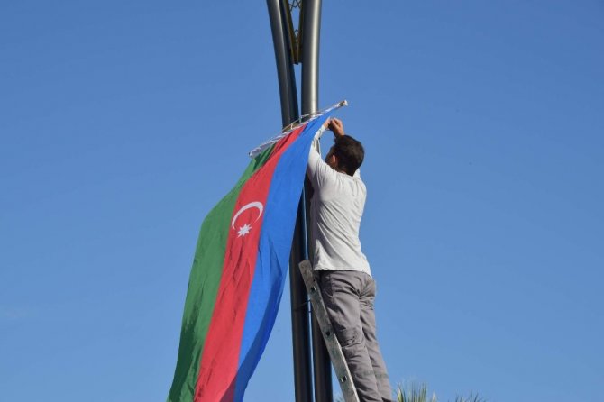 Kardeş ülke Azerbaycan’a Cumhuriyet Bayramında bayraklı destek