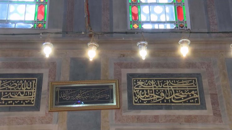 Laleli Camii'nde eleştirilere neden olan ampuller değiştiriliyor