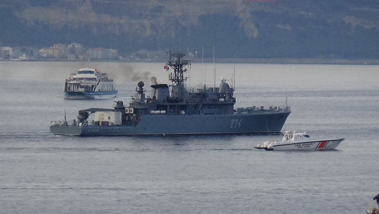 Romanya savaş gemisi, Çanakkale Boğazı'ndan geçti