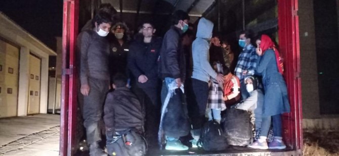 Tırla göçmen kaçakçılığı polise takıldı