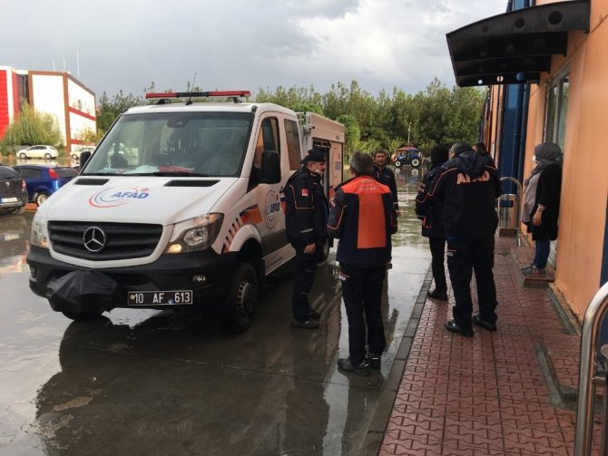 Balıkesir AFAD’tan İzmir’e 9 kurtarma aracı