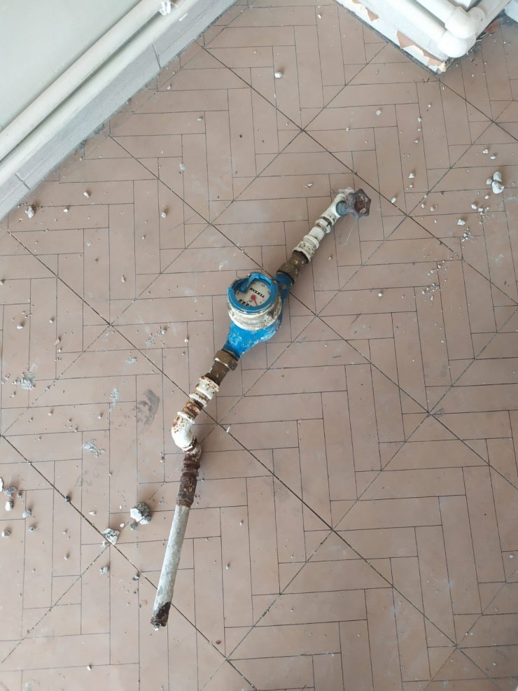 Elazığ'daki depremde ağır hasar gören evden su saatinin çalınmasına 1 gözaltı