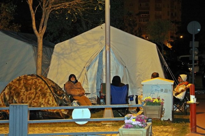İzmir’de çadır kent genişletiliyor