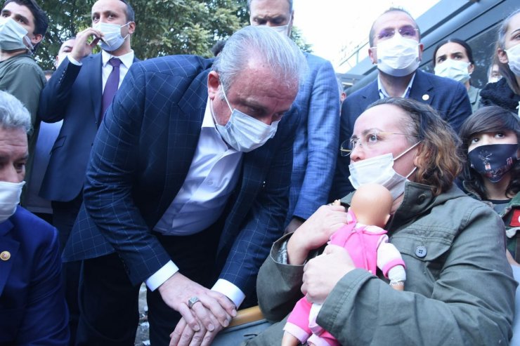 Meclis Başkanı Şentop, 4 kızı enkaz altındaki Nilay Yücel'i ziyaret etti