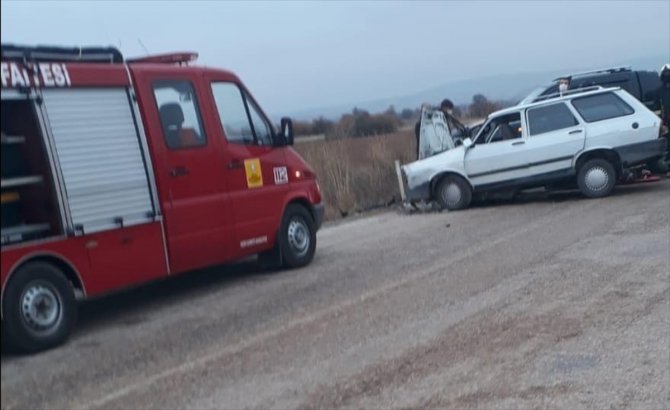 Konya'da kamyonetle otomobil çarpıştı: 1 ölü, 2 yaralı