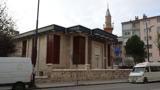 Cami 5 kez yıkıldı, minaresi 4 asırdır ayakta