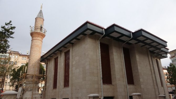 Cami 5 kez yıkıldı, minaresi 4 asırdır ayakta