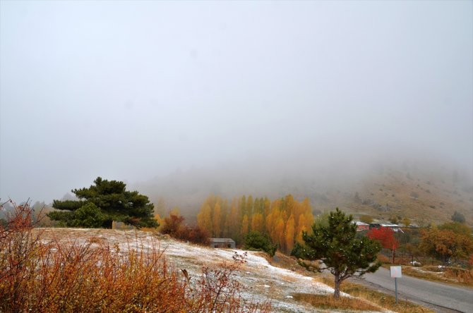 Konya’da kar yağışı ve sis sonbahar renkleriyle güzel görüntüler oluşturdu