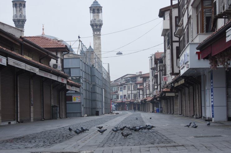 Konya'da, pazar sabahı sokak kısıtlamasına uyuldu