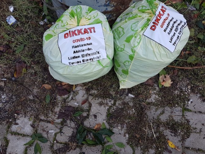 Korona olan vatandaş evinden çıkan çöpleri poşete koyup yazıyla uyardı