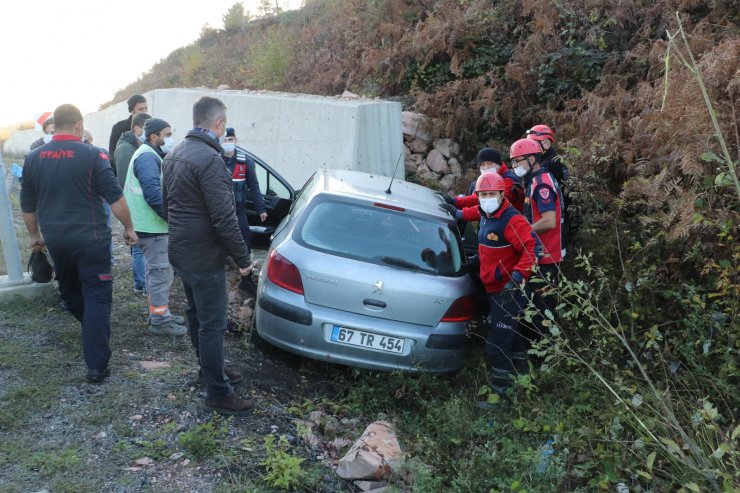 Otomobil duvara çarptı: 1'i bebek 2 ölü, 2 yaralı