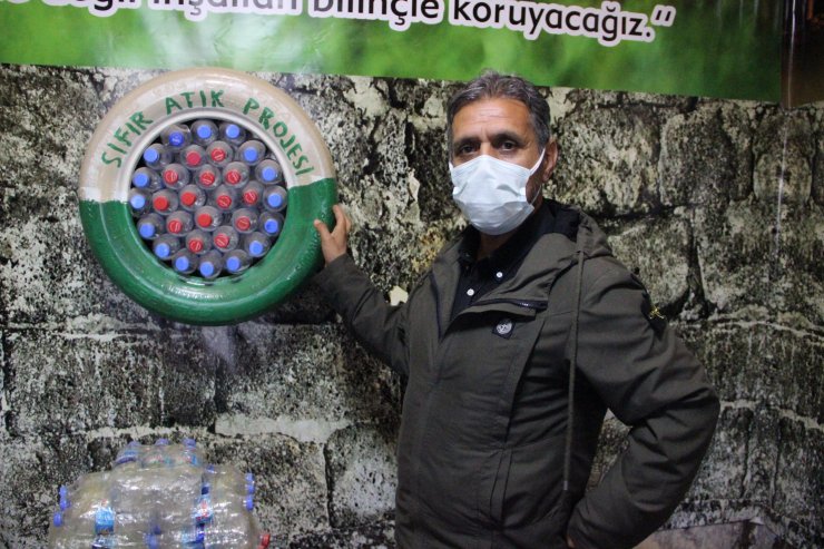 Diyarbakır'ın 'çevreci öğretmeni' sokak sokak gezerek atık topluyor