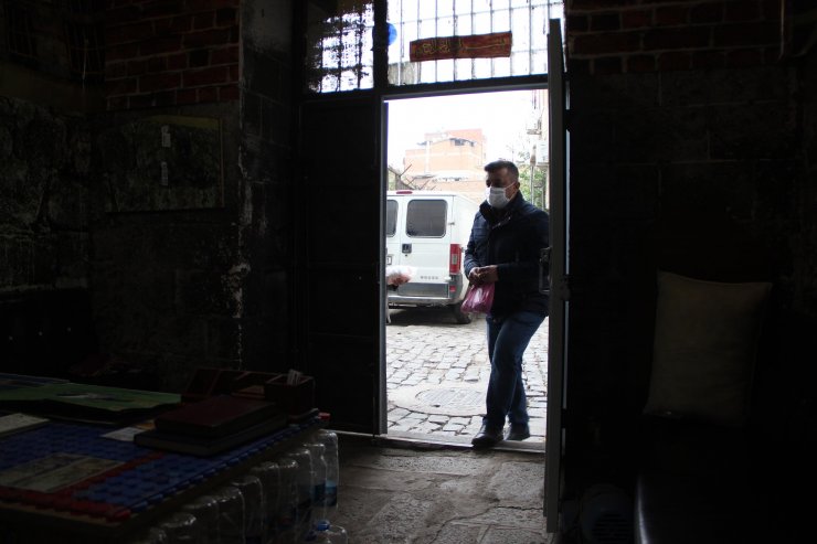 Diyarbakır'ın 'çevreci öğretmeni' sokak sokak gezerek atık topluyor