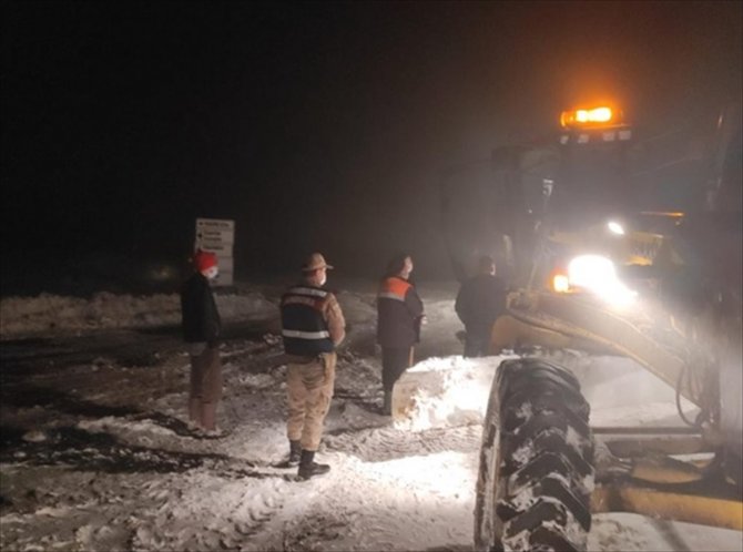 Kar yağışı dolayısıyla yaylada mahsur kalan vatandaşlar kurtarıldı