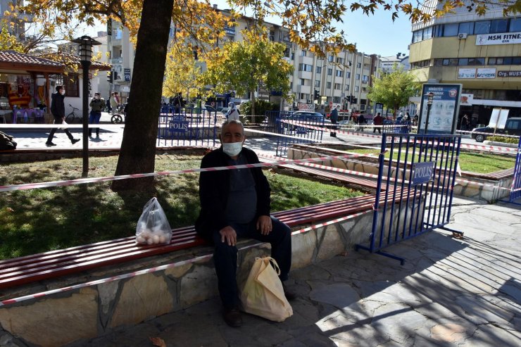 Muğla'da polis, oturma yerlerine güvenlik şeridi çekti