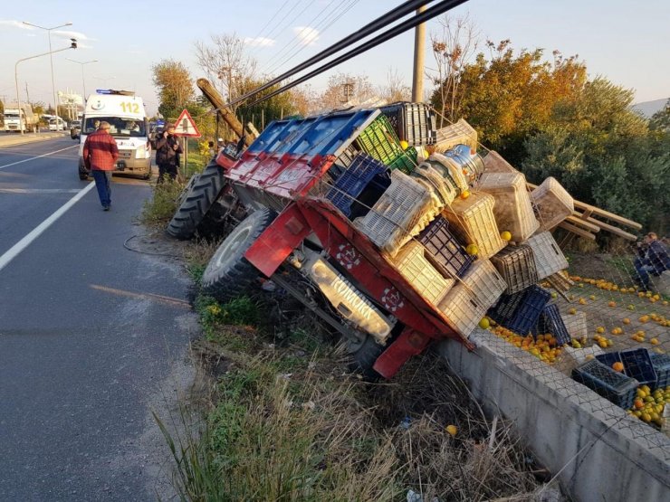 Traktör devrildi; Suriyeli 2 tarım işçisi yaralandı