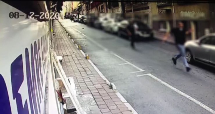 İstanbul'da 6 kişilik gasp çetesi yakalandı... Şüphelilerin kaçış anı kamerada 