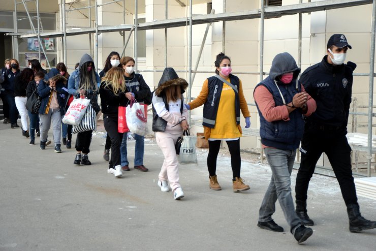 Mersin'de fuhuş çetesine 'çanta' operasyonu: Kadınlara nikah kıymışlar