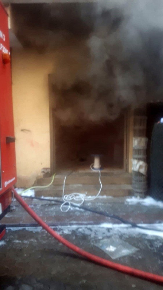 Nalbur dükkanında yangın çıktı