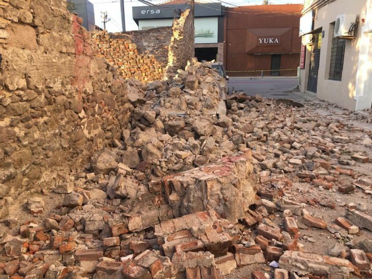 Depremin kalıntıları Konak'ta kaldı