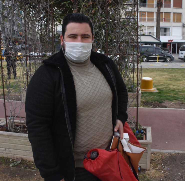 İzmir’de yasağa rağmen Kordon doldu, polis uyardı