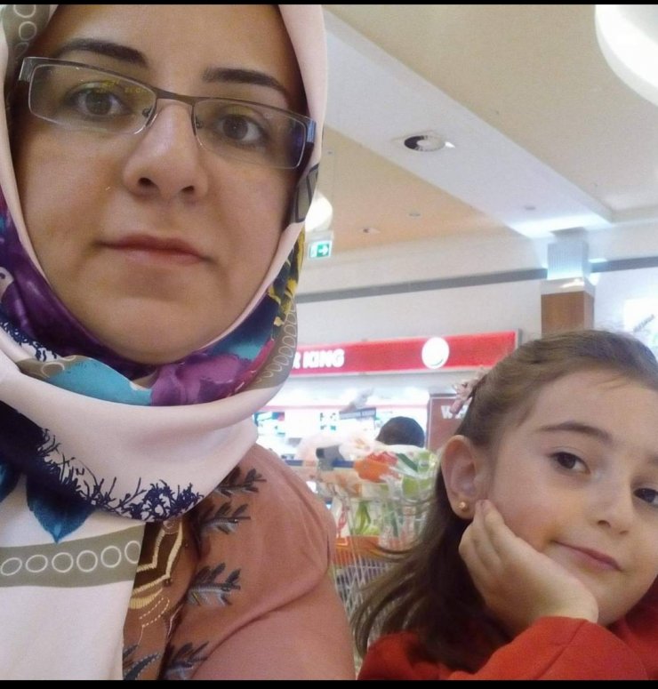 Konya'da pandemi hastanesi Beyhekim'de görev yapan Selver Hemşire, koronavirüsten vefat etti