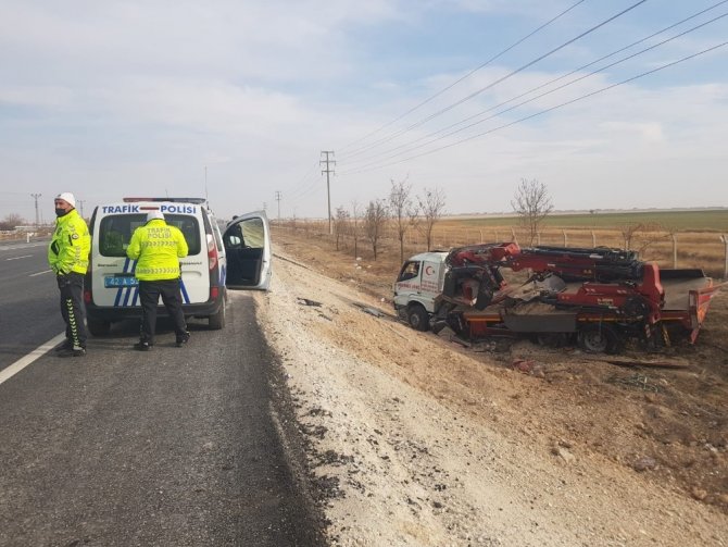 Konya’da devrilen vincin sürücüsü yaralandı