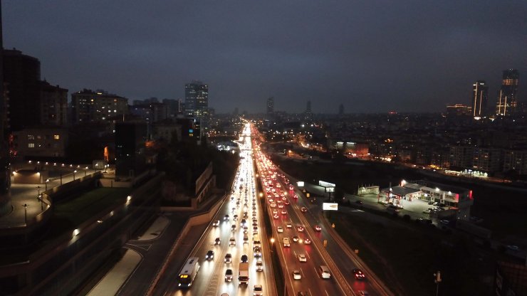 Toplu ulaşımda ve trafikte akşam yoğunluğu